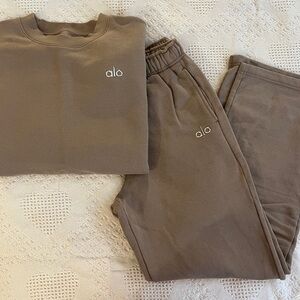 Alo Yoga Accolade Set